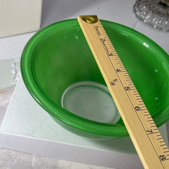 VTG Pyrex 322 1L green mixing bowl clear bottom. - Picture 8 of 8